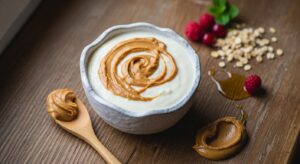 Ta śniadaniowa pasta to hit. Ma mnóstwo białka i przygotujesz ją z 2 składników